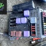 7700427845 RENAULT LAGUNA 1 SİGORTA KUTUSU