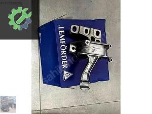 7E0199382AJ Audi A4 B9 Motor Takozu (2016/2023)