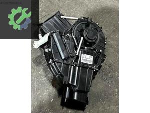 7H5819004H CARAVELLA MULTİVAN ARKA KALORİFER KAZANI MOTORU