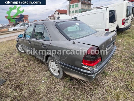 Mercedes-Benz C Serisi Torpido çıkma parça
