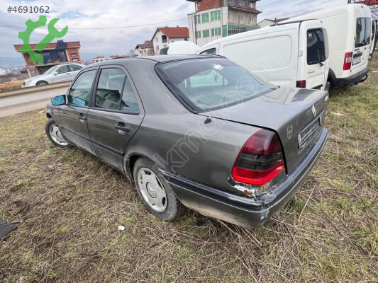 Mercedes-Benz C Serisi Torpido çıkma parça