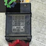 7D0953235 1C0953235D TRANSPORTER T4 SİNYAL DÖRTLÜ DÜĞMESİ