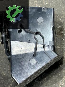 7E0815705 TRANSPORTER KALORİFER IZGARASI SOL ORTA KLİMA MENFEZİ