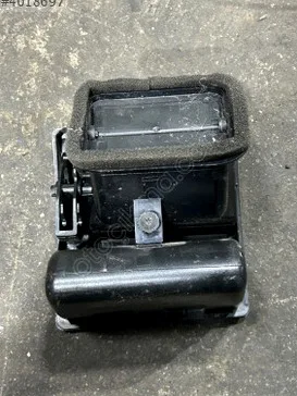 Volkswagen Transporter Kalorifer Izgarası 7E0819203 çıkma parça