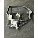 839753 AUDİ A4 SOL ARKA KAPI CAM ÇERÇEVESİ MANUEL 8D0839400A
