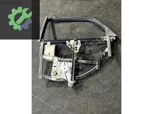839753 AUDİ A4 SOL ARKA KAPI CAM ÇERÇEVESİ MANUEL 8D0839400A