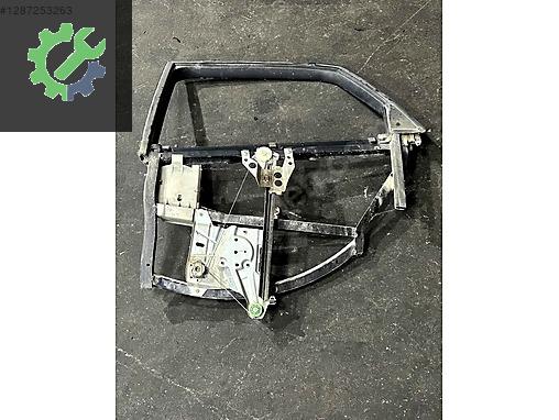 839753 AUDİ A4 SOL ARKA KAPI CAM ÇERÇEVESİ MANUEL 8D0839400A