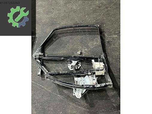 839753 AUDİ A4 SOL ARKA KAPI CAM ÇERÇEVESİ MANUEL 8D0839400A