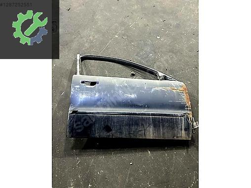 8D0837754 AUDİ A4 B5 SAĞ ÖN KAPI HASARLI