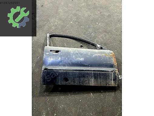 8D0837754 AUDİ A4 B5 SAĞ ÖN KAPI HASARLI