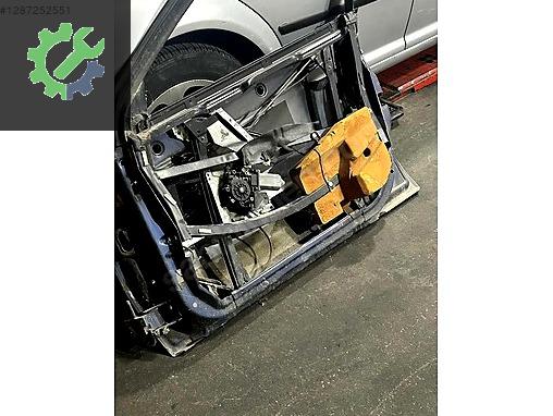 8D0837754 AUDİ A4 B5 SAĞ ÖN KAPI HASARLI