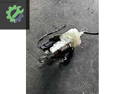 8D0862065 AUDİ A4 B5 KASA BAGAJ KİLİDİ HAVALI MERKEZİ KİLİT