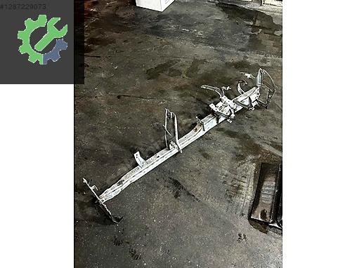 8D1857025LL AUDİ A4 B5 TORPİDO GÖĞÜS SAÇI BRAKETİ