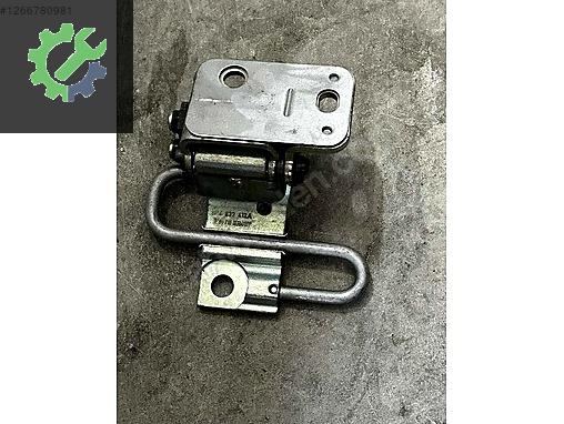 8P4833412A AUDİ A3 SPORTBACK SAĞ ARKA KAPI MENTEŞESİ
