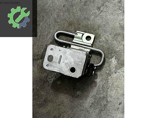 8P4833412A AUDİ A3 SPORTBACK SAĞ ARKA KAPI MENTEŞESİ