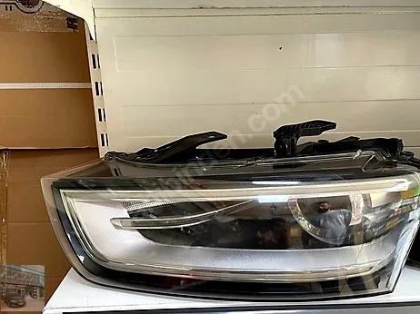 Audi Q3 Sol Ön Far çıkma parça