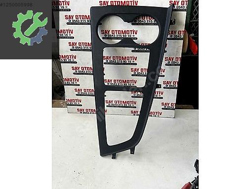 8W1874241A 8W1864261C 8W0862533D AUDİ A3 ORTA KONSOL ÇERÇEVESİ