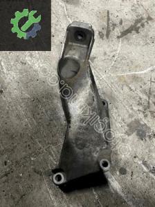 8E0199307A A4 B6 AVF AWX SOL MOTOR KULAĞI ORJİNAL ÇIKMA