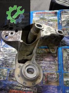 8E0199352F Volkswagen Passat B5 Sağ motor takozu bağlantı kulağı