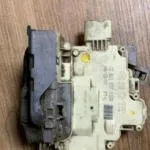 8J1837015A audi a4 sol ön kapı kilidi