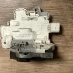 8J1837016A audi a4 sağ ön kapı kilidi