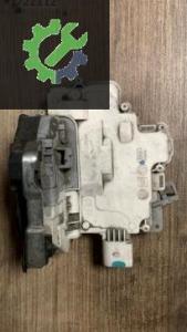 8K0839016 audi a5 sağ arka kapı kilidi