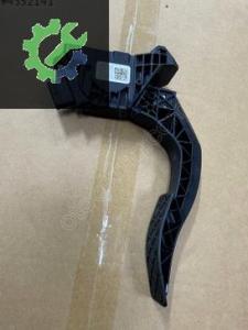 8W1723523A A4 GAZ PEDALI