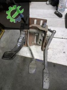 97KB7520 Ford KA Debriyaj fren ve Gaz pedalı takımı