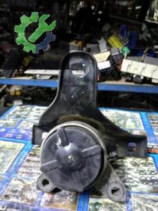 98AB-6037 AG Ford Focus 1 üst motor takozu ve bağlantı braketi
