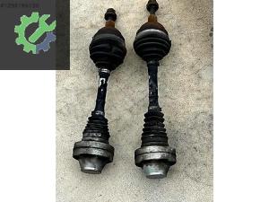 AMAROK SAĞ SOL ÖN AKİS ÇIKMA