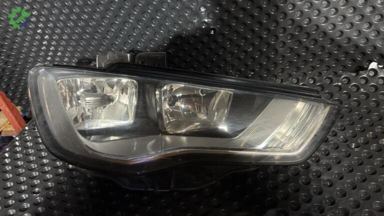 Audi A3 Sağ Ön Far çıkma parça