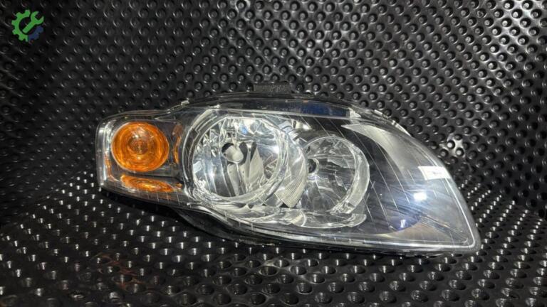 Audi A4 Far çıkma parça