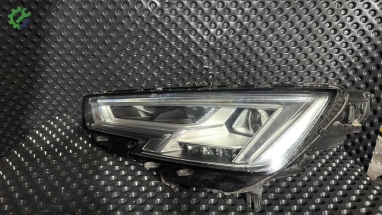 Audi A4 Far çıkma parça