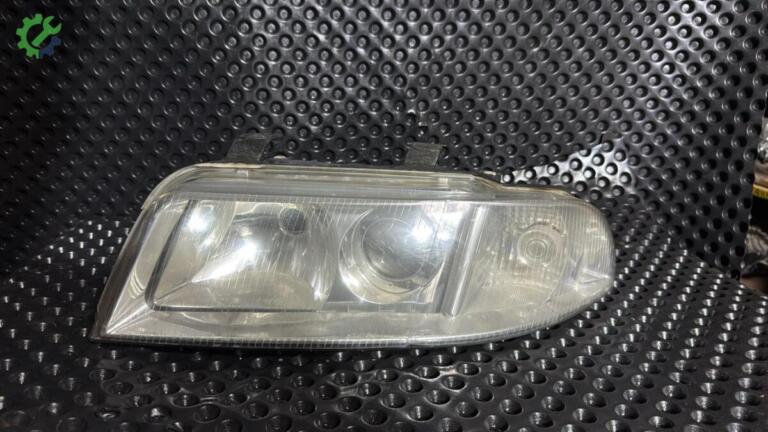 Audi A4 Far çıkma parça