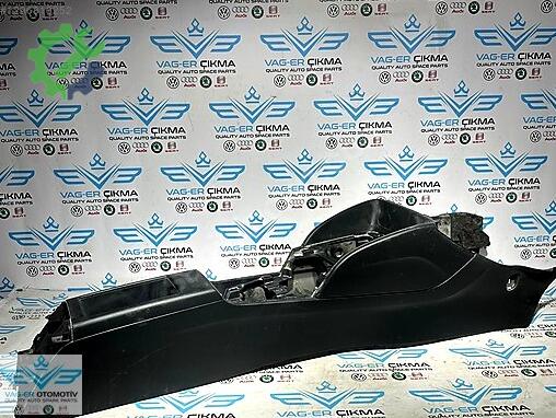 Audi A3 Orta Konsol 8V1863241 çıkma parça