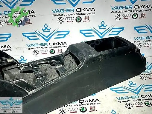 Audi A3 Orta Konsol 8V1863241 çıkma parça