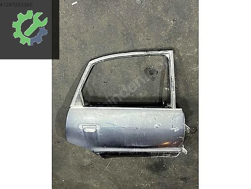 AUDİ A4 B5 SAĞ ARKA KAPI CAM ÇERÇEVESİ