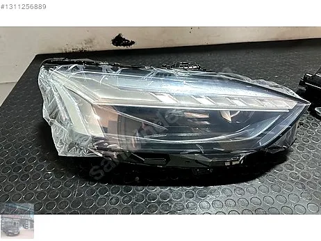 Audi A5 Sağ Ön Far çıkma parça