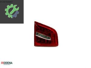 AUDİ A6 2008- İÇ STOP LAMBASI SOL (LED) SIFIR 4F5945093E