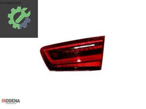 AUDI A6 2015- İÇ STOP LAMBASI SAĞ KAYAR LEDLİ SIFIR 4G5945094E