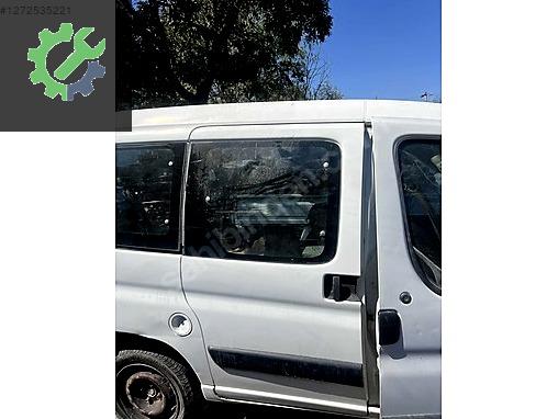 Peugeot Partner Kapı (Arka Sağ) çıkma parça