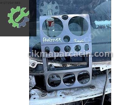 Peugeot Partner Teyp Çerçevesi çıkma parça