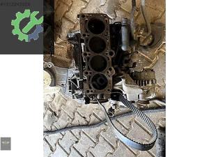 Audi A4 1.8 benzinli turbosuz yarım alt motor