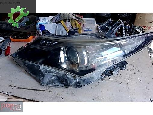 Toyota Auris Sol Ön Far çıkma parça