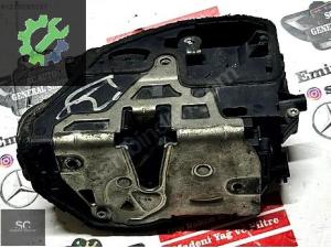 BMW 3 SERİSİ E90 SOL ARKA KAPI KİLİDİ – 7060295
