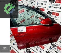 BMW 3 SERİSİ F30 KIRMIZI SAĞ ÖN KATLANIR AYNALI DOLU KAPI