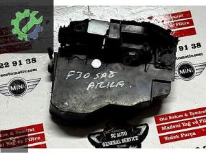 BMW 3 SERİSİ F30 SAĞ ARKA KAPI KLİDİ – 7202148