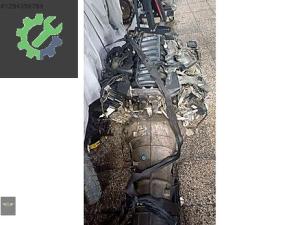 BMW 4.4 benzinli 8 silindir motor