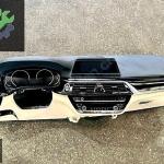 BMW 5 SERİSİ G30 FAR AÇMA ANAHTARI VE ÖN GÖĞÜS TRİMLERİ HATASIZ