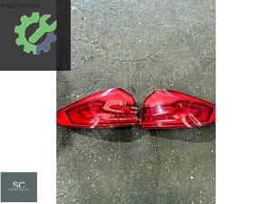 BMW 5 SERİSİ G30 SAĞ SOL DIŞ STOP 63217376464 - 63217376463
